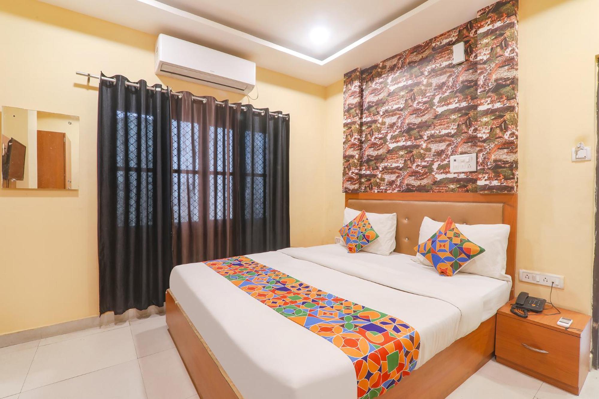 Fabhotel Swarn Banquet Kakarmatha Exterior foto