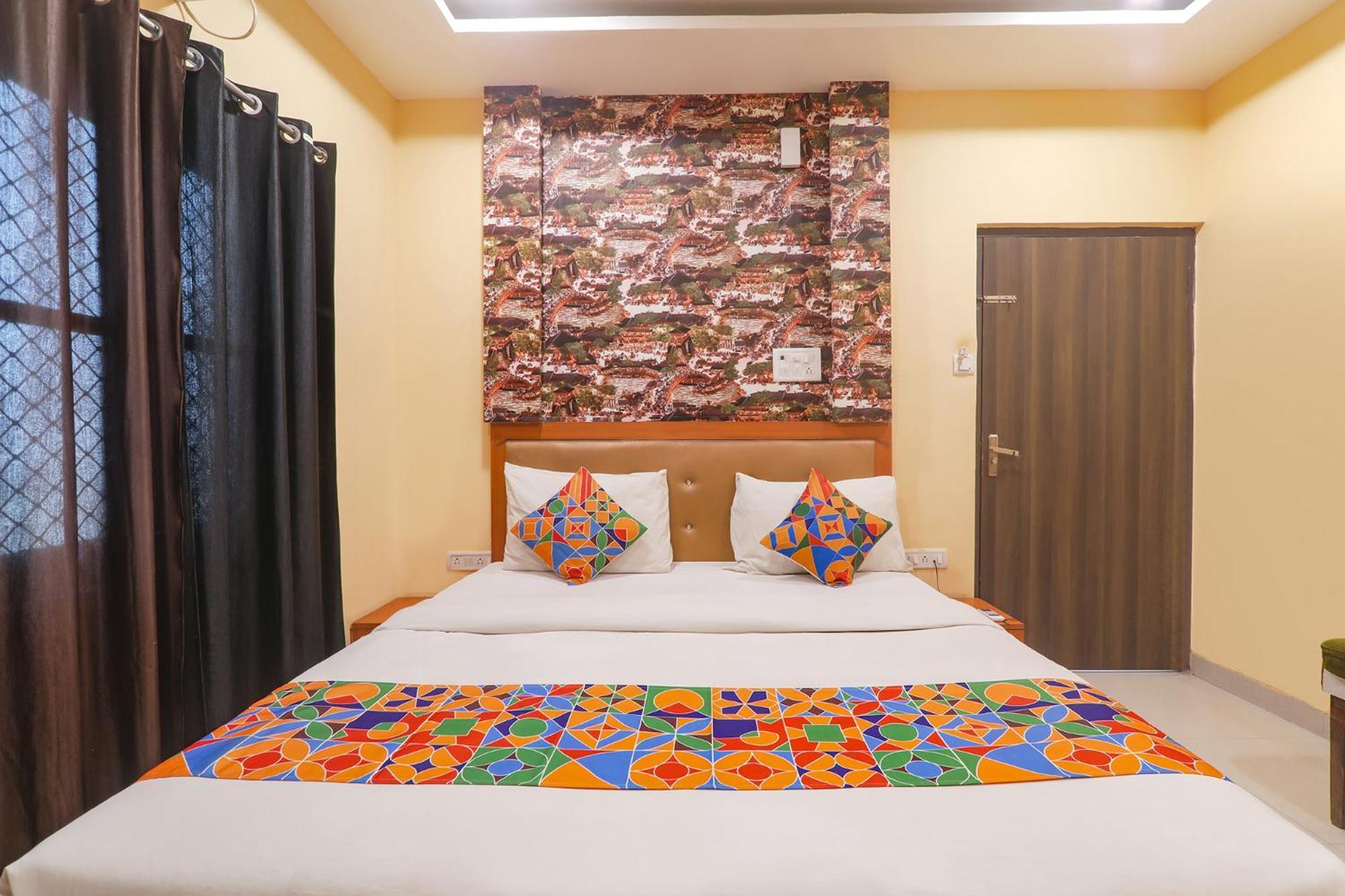 Fabhotel Swarn Banquet Kakarmatha Exterior foto