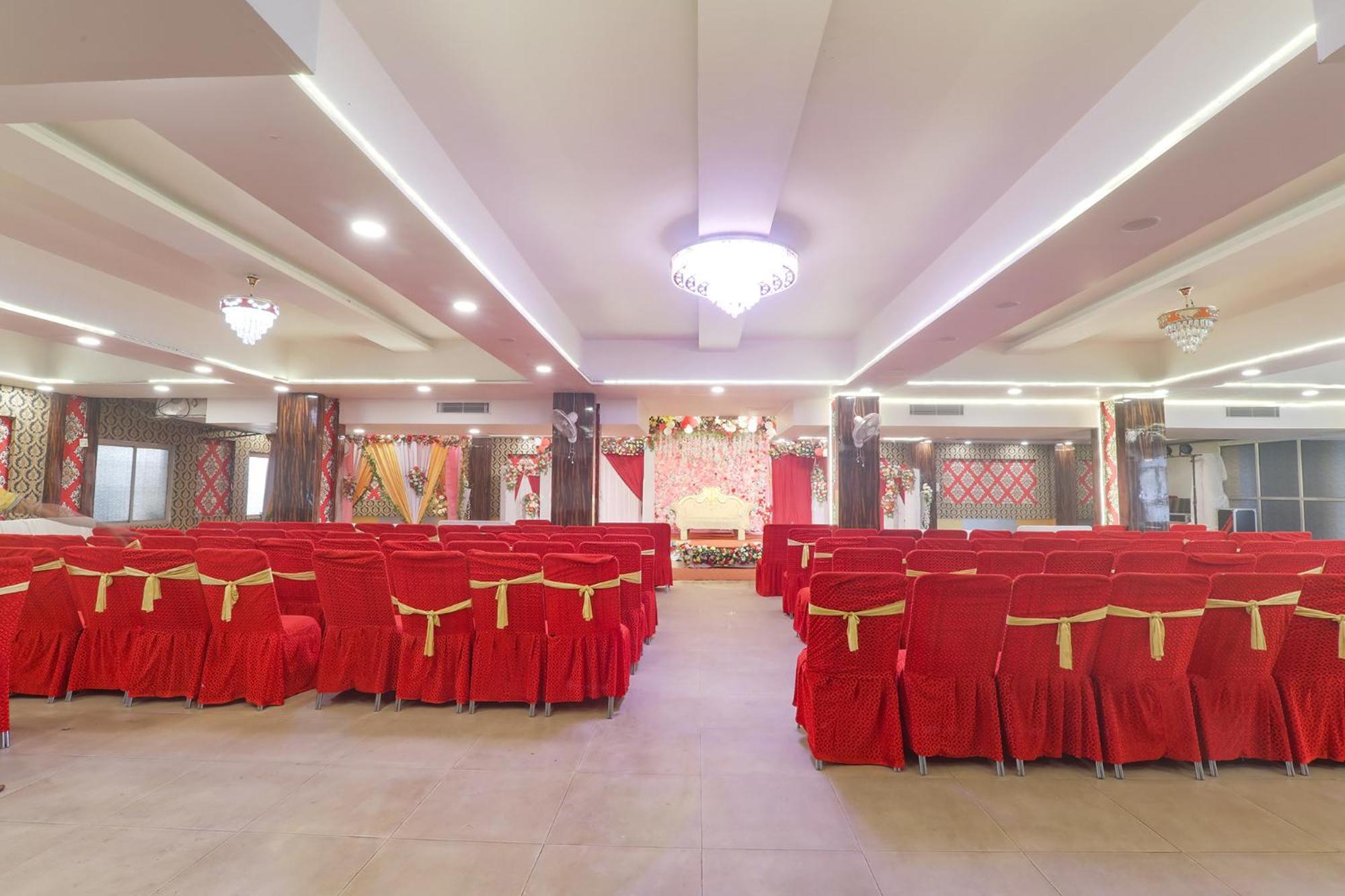 Fabhotel Swarn Banquet Kakarmatha Exterior foto